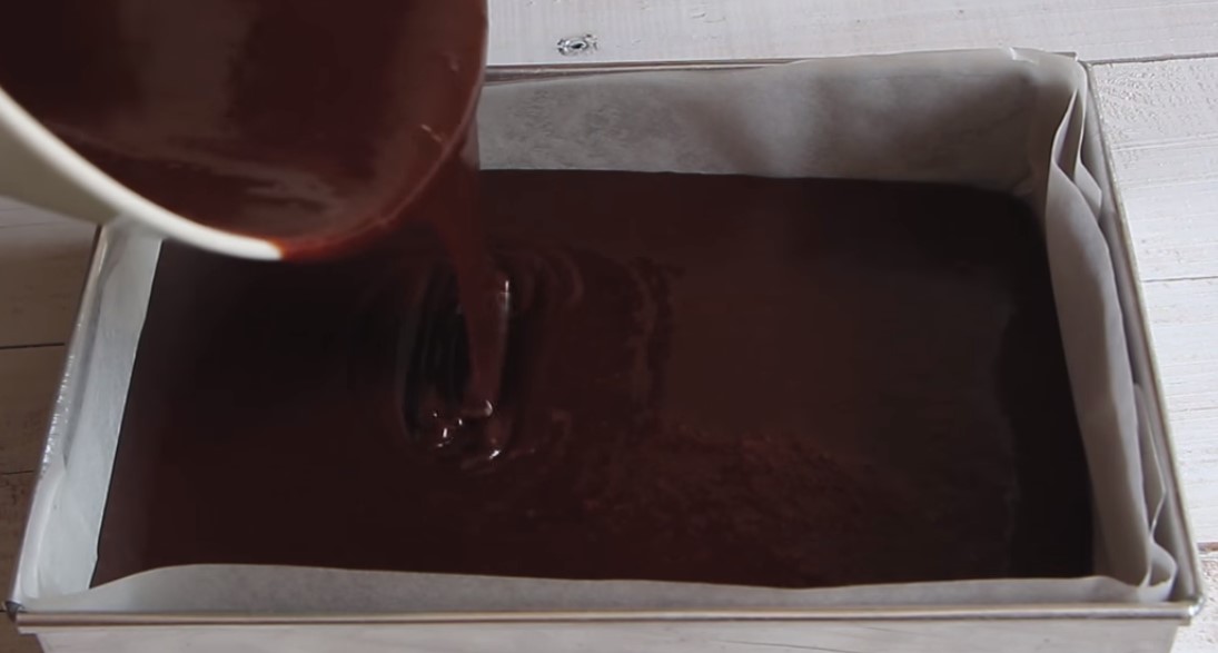 Cách làm bánh Brownie socola thơm ngon, mềm mịn đơn giản - Hình 6