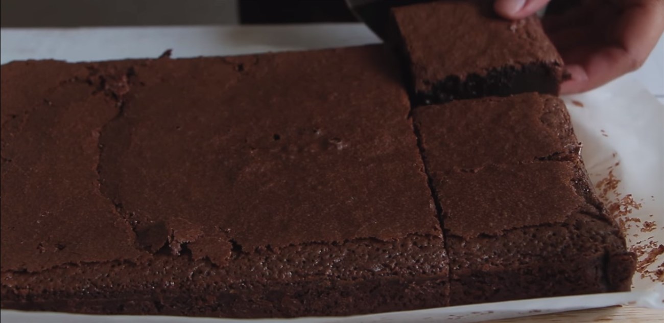Cách làm bánh Brownie socola thơm ngon, mềm mịn đơn giản - Hình 7