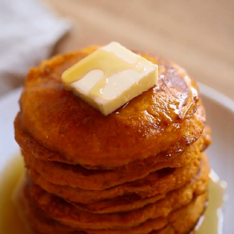Cách làm pancake khoai lang thơm ngon hấp dẫn đơn giản cho bữa sáng - Hình 9