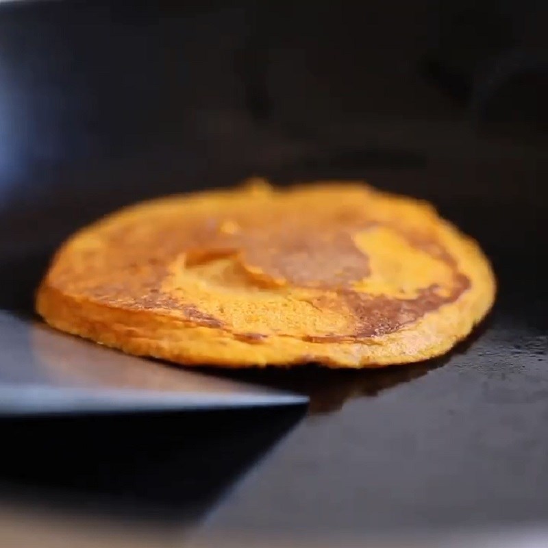 Cách làm pancake khoai lang thơm ngon hấp dẫn đơn giản cho bữa sáng - Hình 7