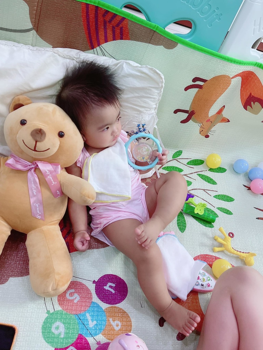 Con gái tạo dáng đợi món ăn, Mạc Văn Khoa: Tướng ngồi hiền dịu quá à - Hình 1