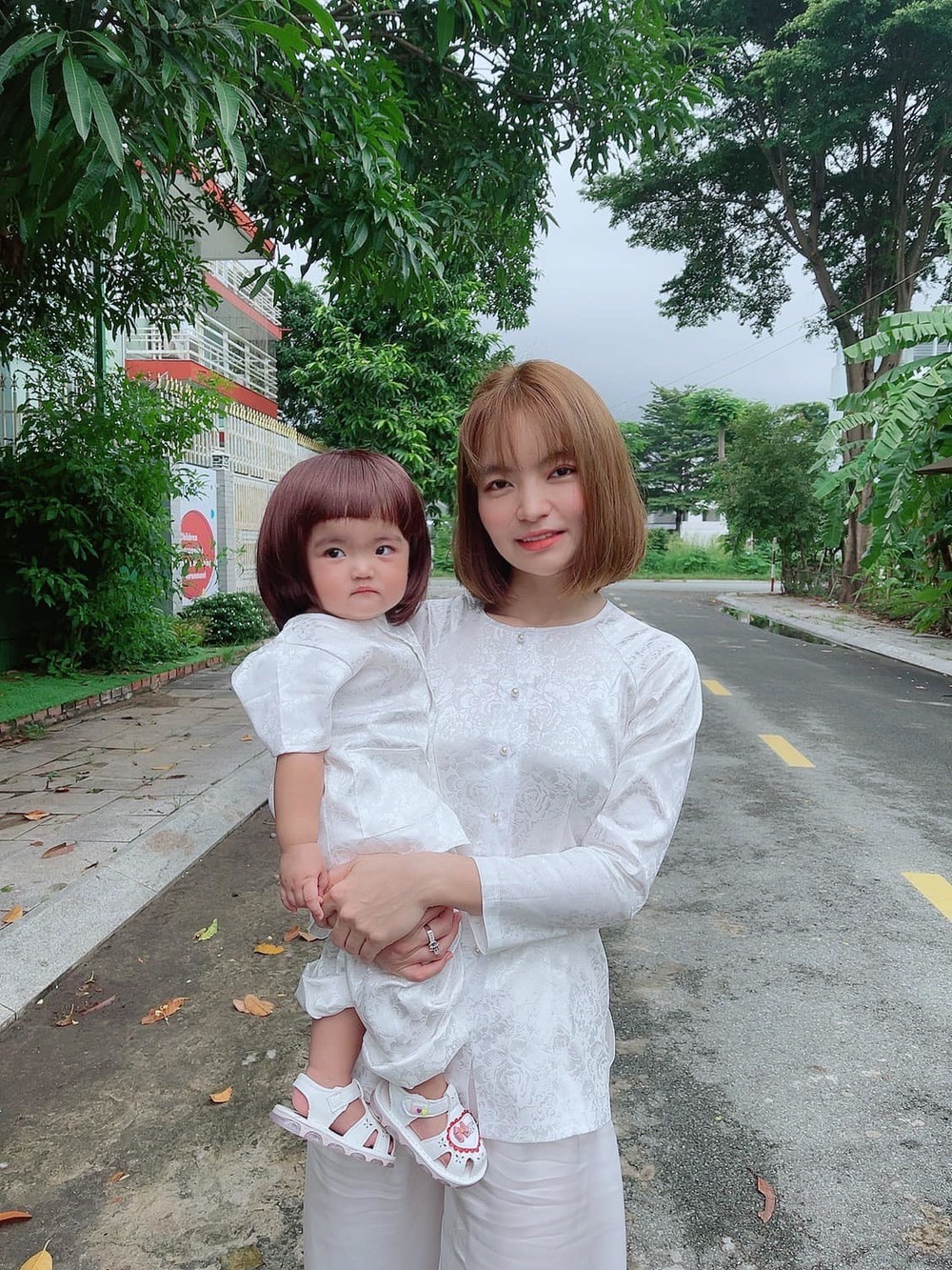 Con gái tạo dáng đợi món ăn, Mạc Văn Khoa: Tướng ngồi hiền dịu quá à - Hình 5