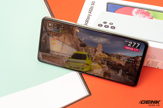 Đánh giá nhanh Samsung Galaxy A52s 5G: Hậu tố s hóa ra không phải làm cho có - Hình 13