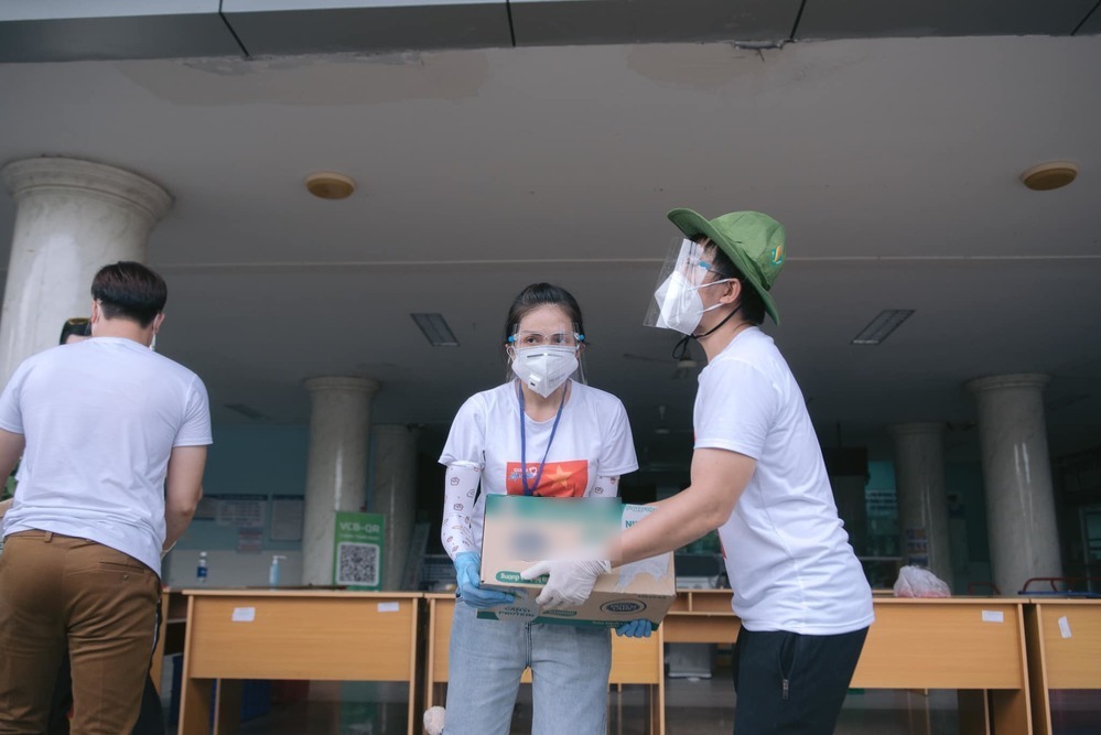 Hành trình làm tình nguyện viên của Khả Như: từ cắt tóc đến văn nghệ - Hình 4
