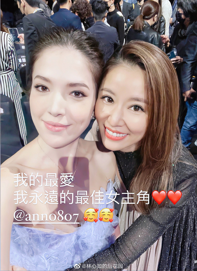 Hoảng hồn gương mặt nhăn nheo hằn rõ dấu hiệu lão hoá của Lâm Tâm Như ở LHP, ảnh selfie và hậu trường khác 1 trời 1 vực - Hình 3