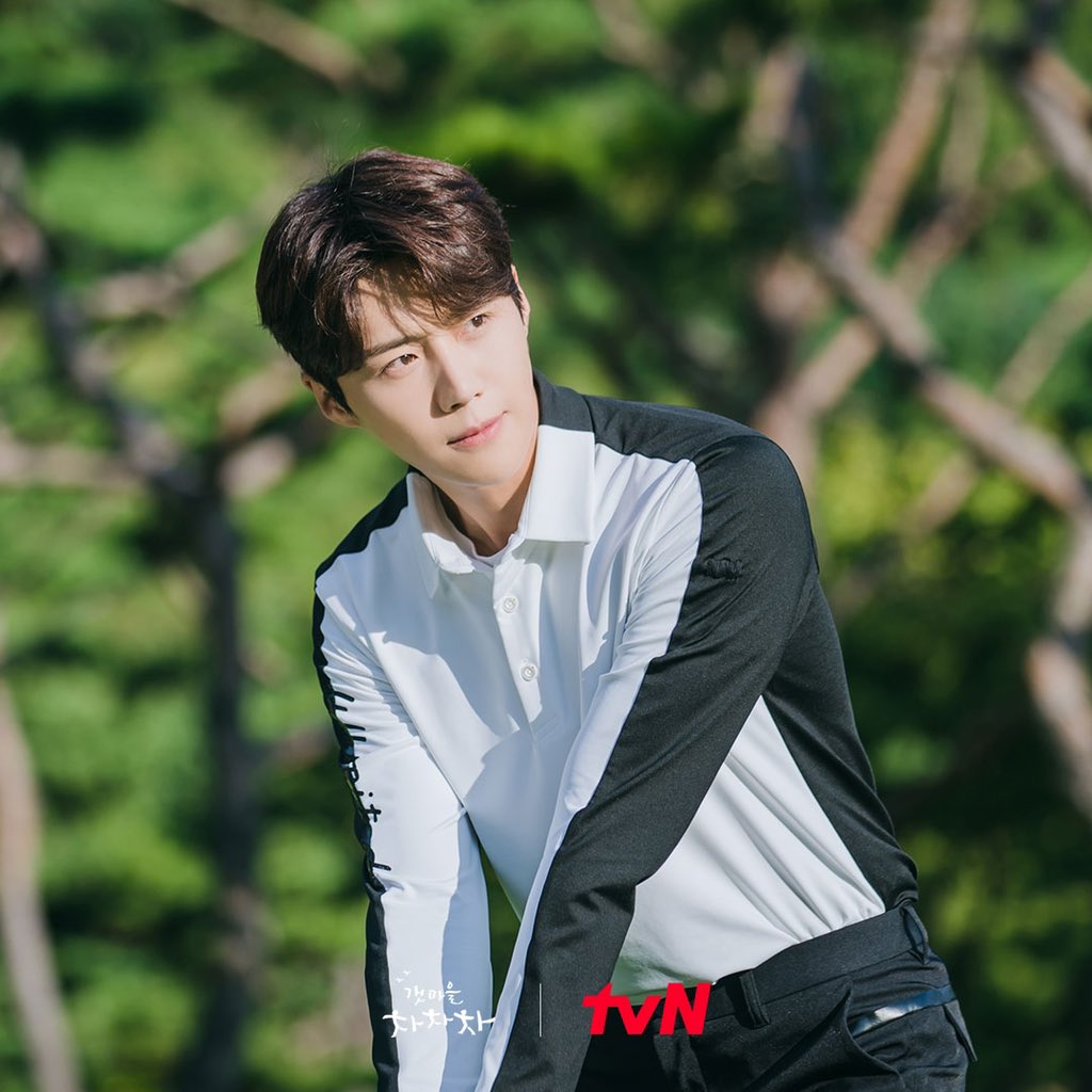 Hometown ChaChaCha tập 13: Kim Seon Ho cắn răng tận hưởng món quà mặn chát bạn gái tự làm ngày sinh nhật - Hình 6