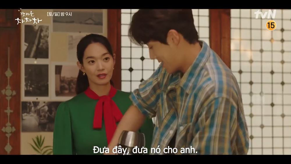 Hometown ChaChaCha tập 13: Kim Seon Ho cắn răng tận hưởng món quà mặn chát bạn gái tự làm ngày sinh nhật - Hình 11