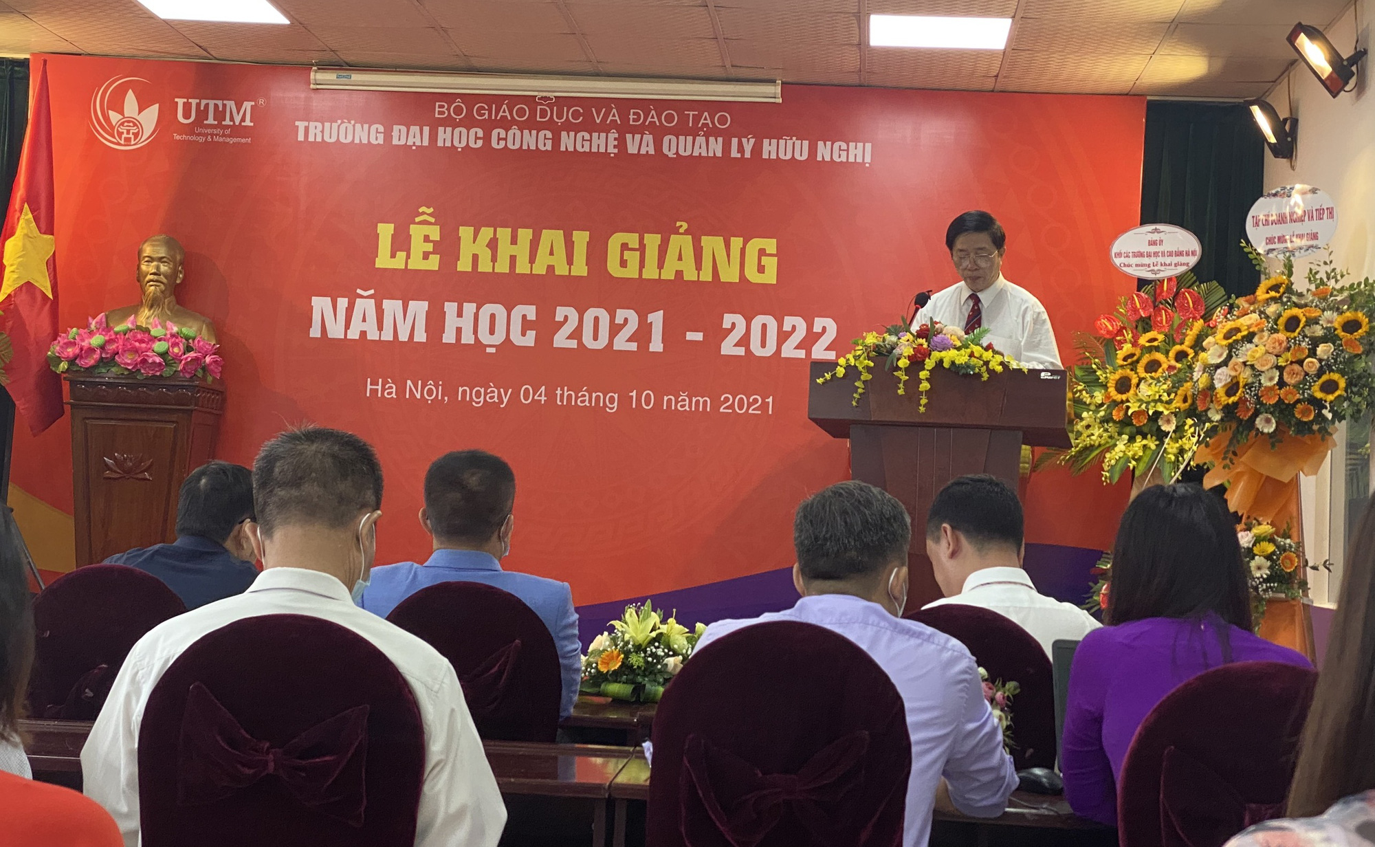 Lễ Khai giảng đặc biệt của sinh viên Trường Đại học Công nghệ và Quản lý Hữu Nghị (Hà Nội) - Hình 2