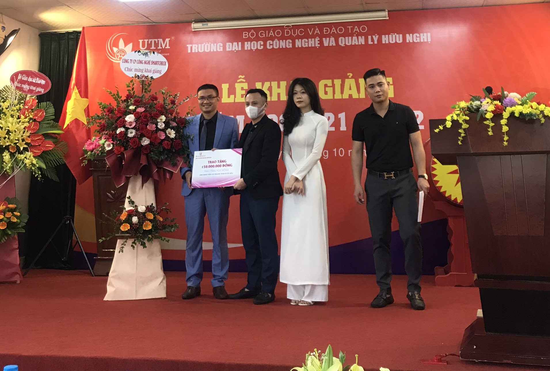 Lễ Khai giảng đặc biệt của sinh viên Trường Đại học Công nghệ và Quản lý Hữu Nghị (Hà Nội) - Hình 5