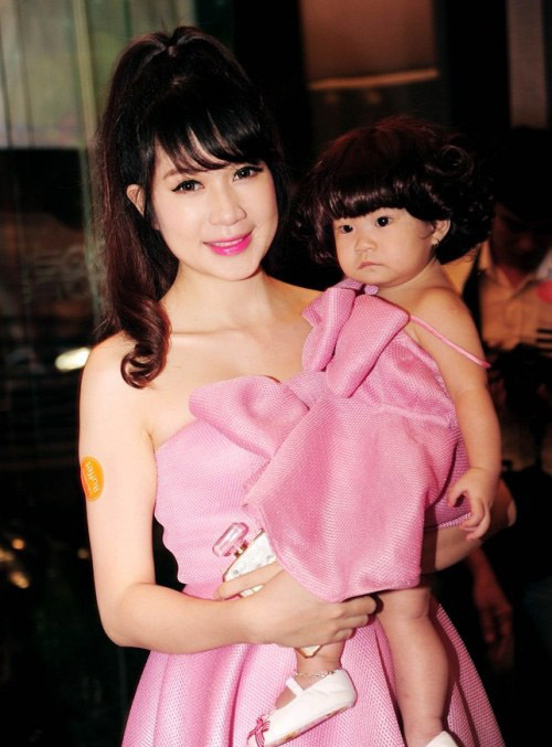 Minh Hà: Từ hot girl Sài thành đến bà mẹ bốn con - Hình 7
