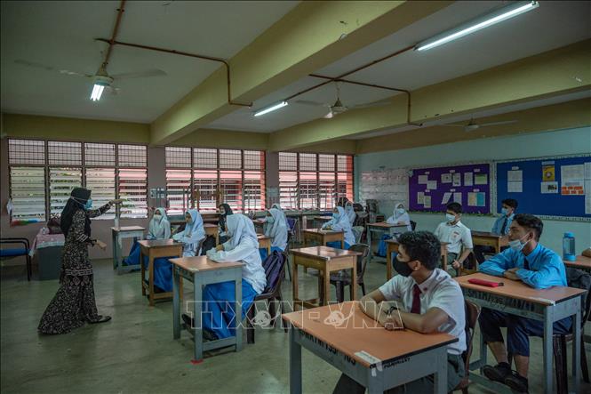 Mới có hơn 50% trường học toàn cầu mở lại lớp học trực tiếp - Hình 1