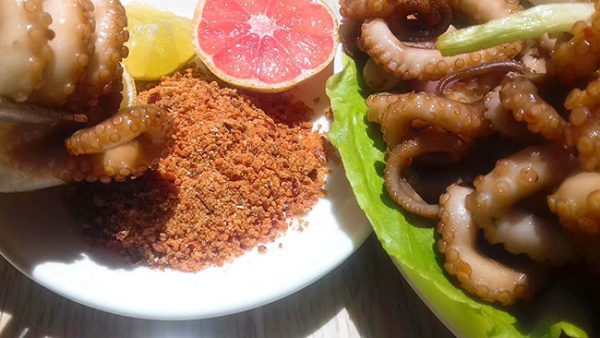 Món bạch tuộc nướng muối ớt cay xè giòn sần sật - Hình 1