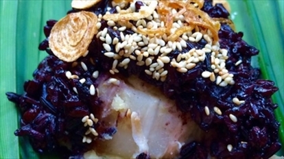 Món xôi khúc nếp than dẻo bùi béo ngậy - Hình 1