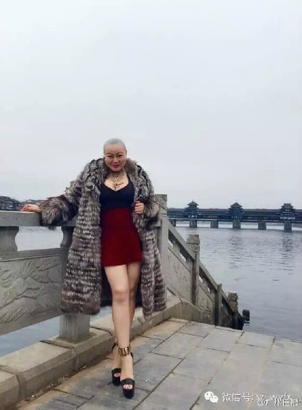 Nữ đại gia tuyên bố tặng xe Bentley cho ai chịu kết hôn nhưng đàn ông nào cũng bỏ chạy, nhìn lại ảnh lúc trẻ không ai tin nổi đó là một người - Hình 10