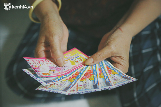 Phận đời lênh đênh trong căn nhà vé số ở Sài Gòn: Người mất vì Covid-19, người mòn mỏi đợi chuyến xe cuối cùng để về quê - Hình 6