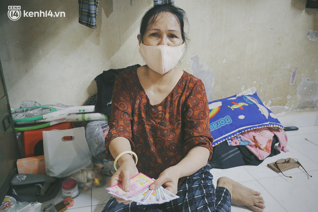 Phận đời lênh đênh trong căn nhà vé số ở Sài Gòn: Người mất vì Covid-19, người mòn mỏi đợi chuyến xe cuối cùng để về quê - Hình 1