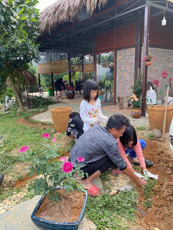 Sao Việt tận hưởng cuộc sống nông dân - Hình 19