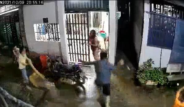 TP.HCM: Đánh nhau nghi do mâu thuẫn tình cảm, 2 người tử vong - Hình 1