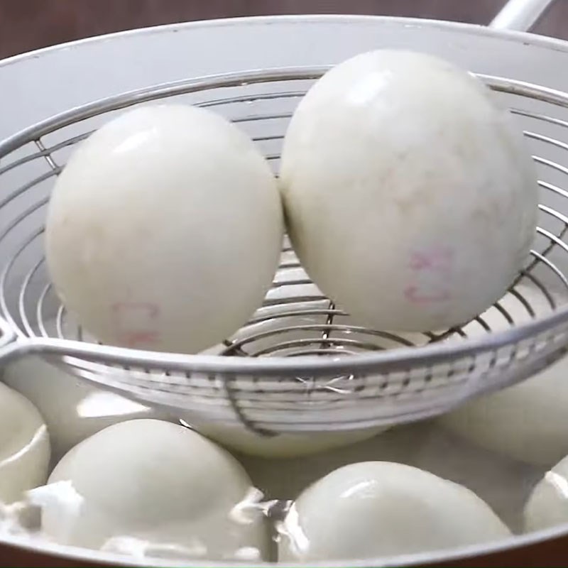 2 Cách nấu trứng vịt lộn um bầu thơm ngon, đơn giản tại nhà - Hình 8