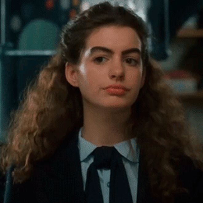 Siêu cấp vịt hoá thiên nga là Anne Hathaway trong The Princess Diaries: 20 năm trôi qua ngắm lại vẫn đã mắt - Hình 3