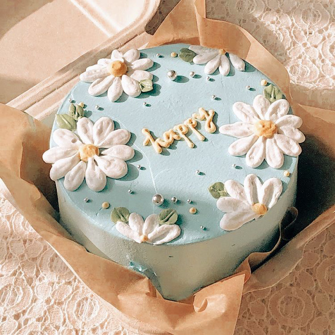 Chiếc bánh sinh nhật của Gen Z điềm tĩnh và không thích màu mè gây bất ngờ  vì cách trang trí, nhận được lời khen không ngớt từ dân mạng - Netizen -