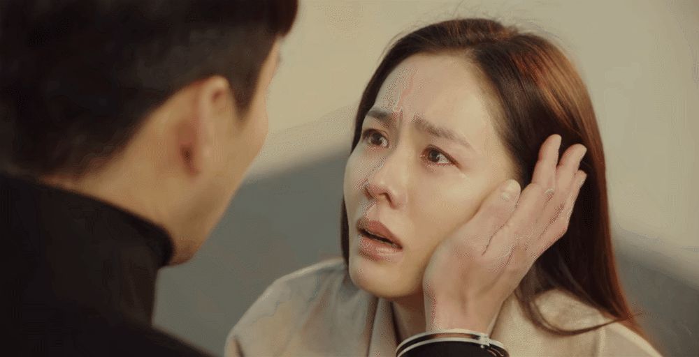 Son Ye Jin tiết lộ bom tấn với Hyun Bin lẽ ra kết thúc bi kịch, tại anh chị tình cảm quá nên được sửa kịch bản luôn - Hình 2