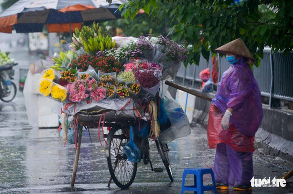 Bão vừa tan, miền Trung lại đón đợt mưa cực lớn, có nơi trên 600mm - Hình 1