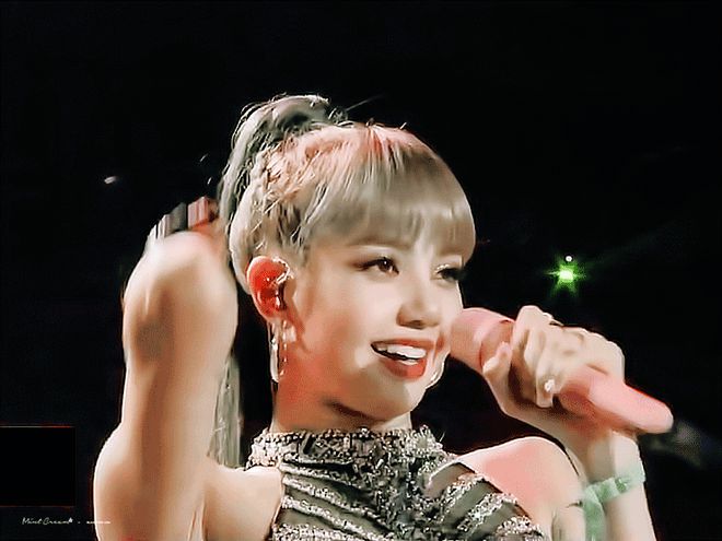 Lisa kể tên chuyến lưu diễn đáng nhớ của BLACKPINK, không ngạc nhiên khi sân khấu được chọn gây bùng nổ toàn cầu - Hình 5