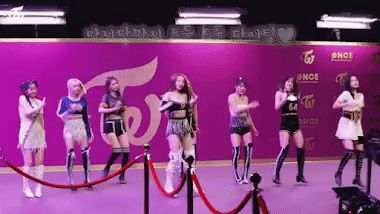 Nhìn TWICE mệt mỏi sụp đổ ngay lúc quay MV, fan xó.t x.a: JYP có thương gà nhà không mà bóc lột hoài vậy? - Hình 3