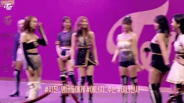 Nhìn TWICE mệt mỏi sụp đổ ngay lúc quay MV, fan xó.t x.a: JYP có thương gà nhà không mà bóc lột hoài vậy? - Hình 7