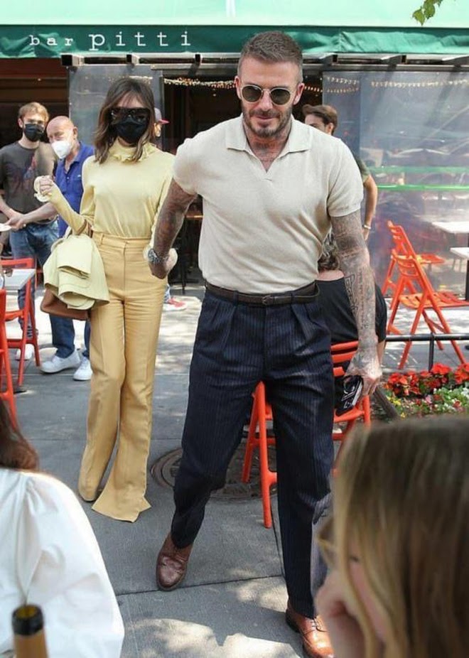Victoria Beckham hack chân dài đỉnh cao, tranh thủ làm nũng ông xã David - Hình 2