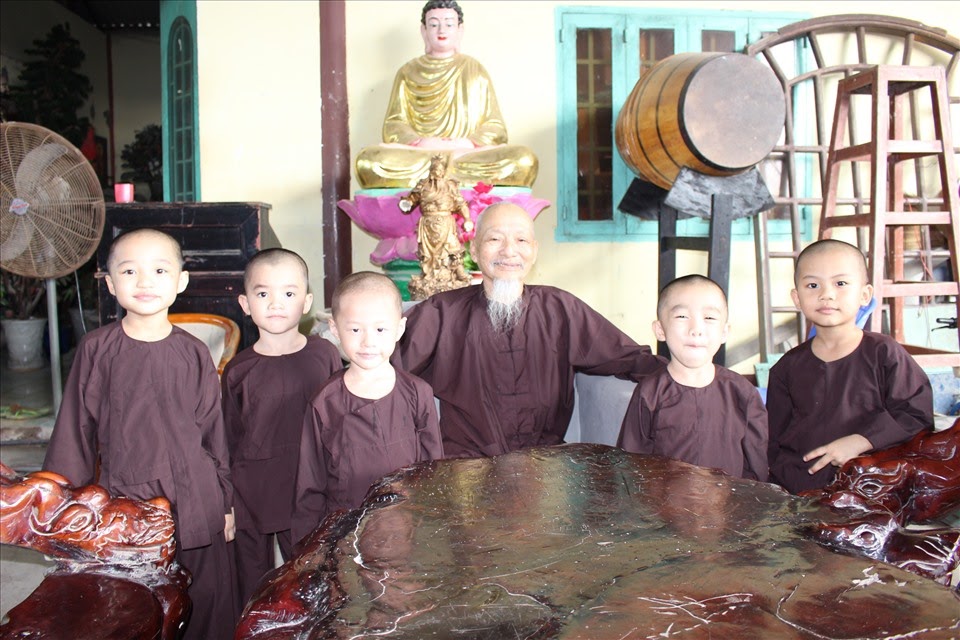 Bà Phương Hằng bất ngờ tiết lộ mẹ của Diễm My từng gây náo loạn Tịnh thất Bồng Lai cầu cứu mình - Hình 1