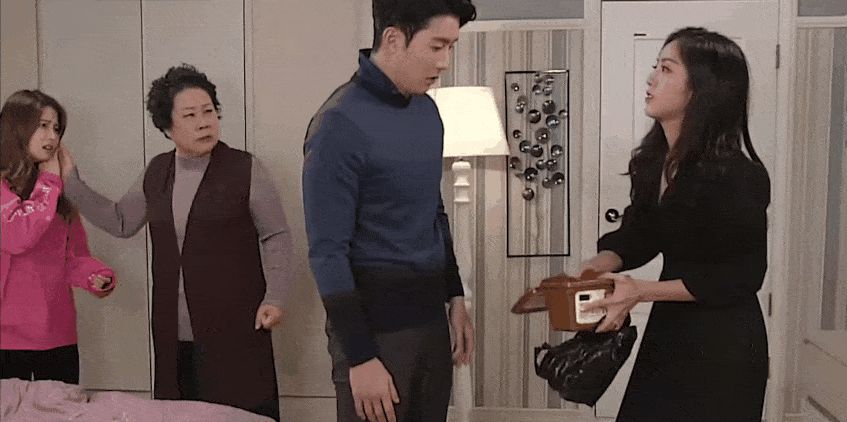 Cười ná thở với 5 cú tát độc lạ nhất phim Hàn: Đánh nhau bằng kim chi chưa quái dị bằng màn trị tiểu tam với mì Ý - Hình 4