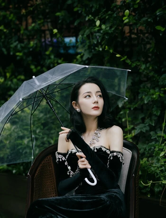 Địch Lệ Nhiệt Ba bị Cung Tuấn khó chịu ra mặt khi cô cưỡng hôn ở An Lạc Truyện? - Hình 2