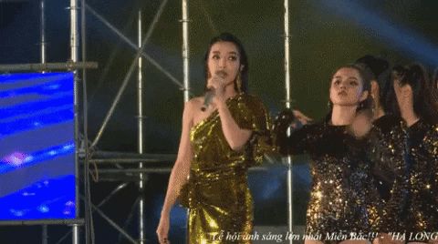 Đang hát thì khán giả nhao lên: Sơn Tùng chạy vội, Bích Phương bị cướp mic trong hoang mang, riêng Diva này bình tĩnh đến đáng sợ - Hình 6