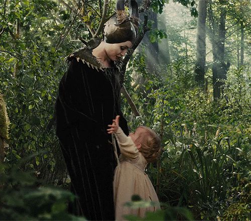 Sao nhí Maleficent dậy thì quá thành công: Visual tỏa sáng chả kém mẹ Angelina Jolie, mê nhất góc nghiêng y hệt bố Brad Pitt! - Hình 2