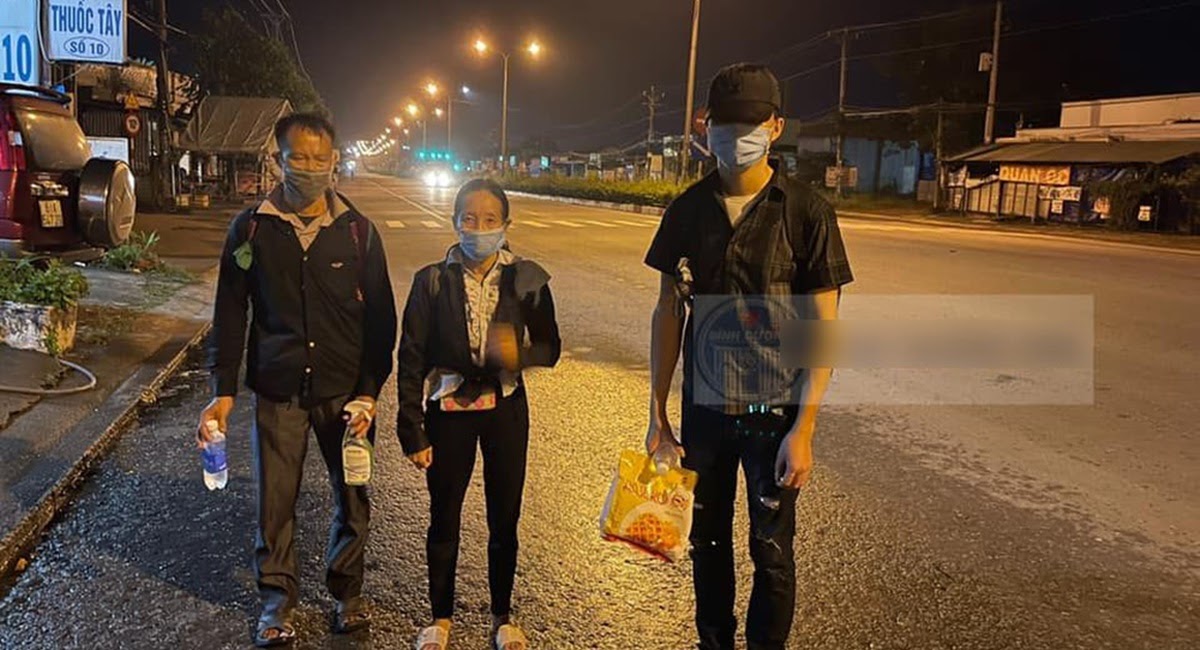 3 người thất nghiệp, đi bộ gần 2000km về quê hồi hương khiến dân mạng xót xa - Hình 3