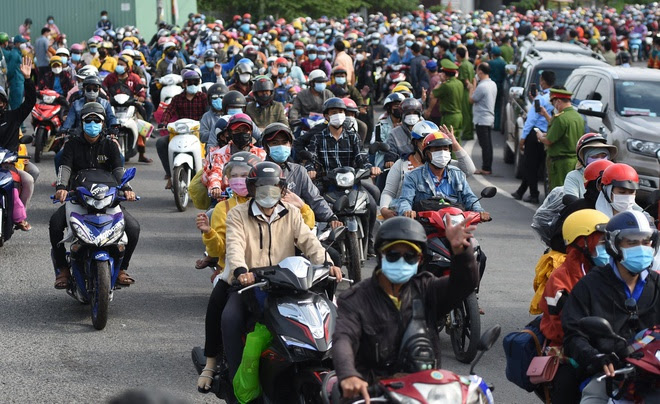 3 người thất nghiệp, đi bộ gần 2000km về quê hồi hương khiến dân mạng xót xa - Hình 2