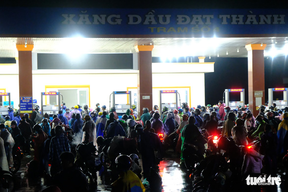 Cảnh sát dẫn đường gần 8.000 người từ Đồng Nai, Bình Dương đi xuyên đêm về Tây Nguyên - Hình 3