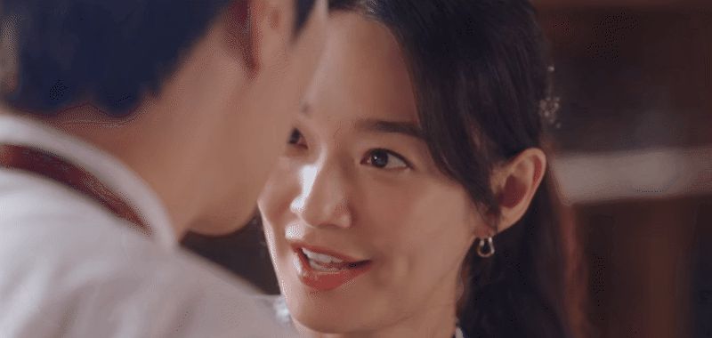 Kim Seon Ho bị Shin Min Ah đánh bầm dập, tưởng anh chị hẹn hò ở Hometown Cha-Cha-Cha rồi mà? - Hình 6