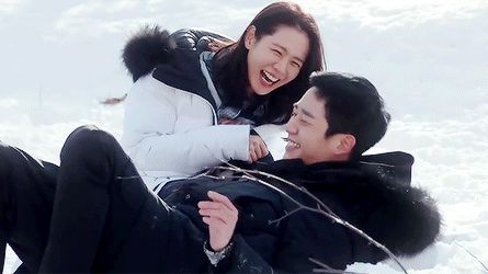 Nào phải Hyun Bin, đây mới là nam thần mà Son Ye Jin cưng hết mực: Công khai tình tứ ở họp báo, cản.h nón.g quá trời luôn! - Hình 10