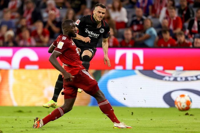 Bayern Munich thua ngược Frankfurt trên sân nhà - Hình 5