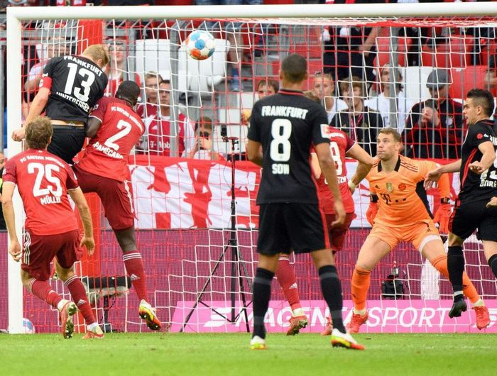Bayern Munich thua ngược Frankfurt trên sân nhà - Hình 4