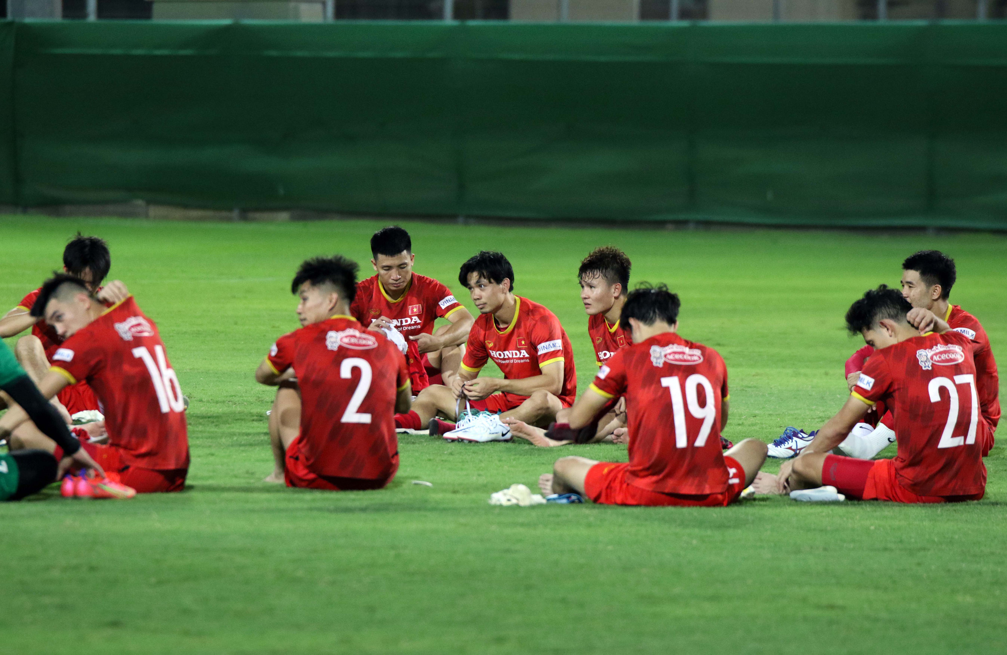 Sân tập bảo mật kém hơn đối thủ, HLV Park Hang-seo có đang chơi chiêu để giấu bài trước ĐT Trung Quốc? - Hình 2