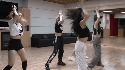 Yuna (ITZY) gặp chấn thương không cử động được cổ khi quay MV, netizen còn nỡ chê dance break chán nữa không? - Hình 2