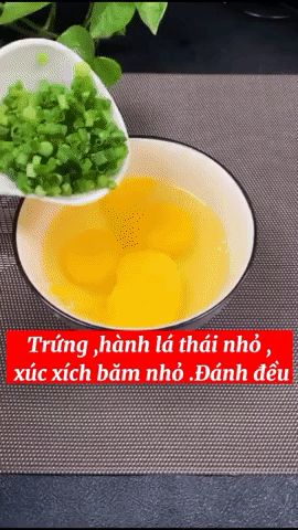 Dùng bánh tráng làm món bánh vừa ngon vừa lạ này để ăn sáng thì tuyệt cú mèo luôn chị em ơi! - Hình 2