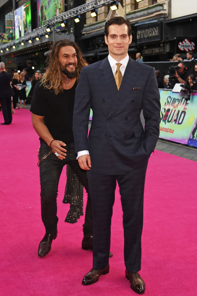 40,000 people are going crazy over Aquaman hunting Superman on the red carpet. Who would have guessed that Henry's statuesque visual made them fall in love - Photo 1