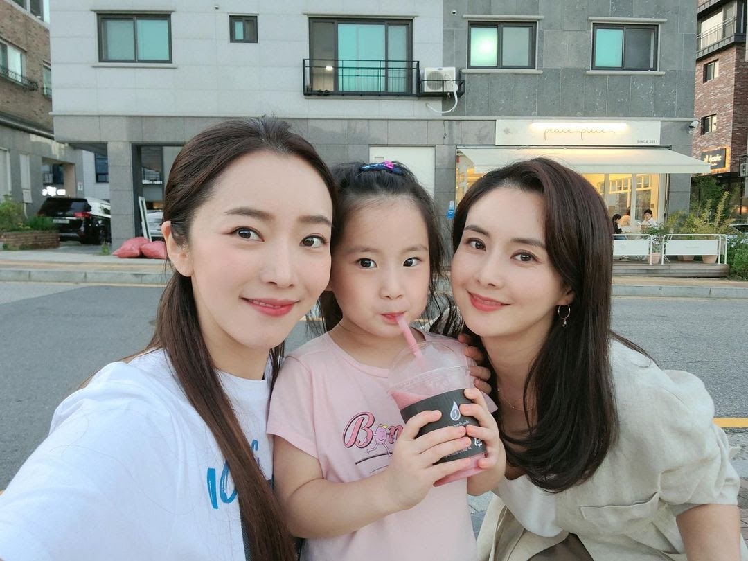 Choi Jung Yoon ly hôn chồng tài phiệt vì có mỗi việc đẻ với chăm con cũng không xong? - Hình 2