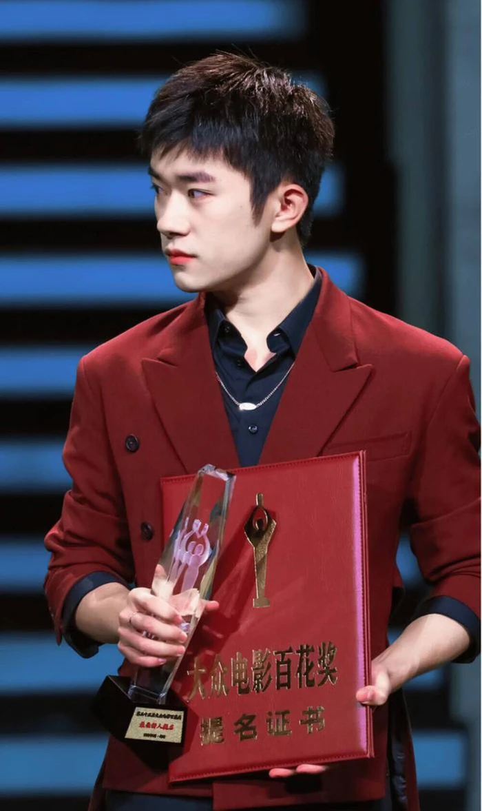 Dịch Dương Thiên Tỉ lập kỷ lục phòng vé, TFBoys vướng tin đồn tan rã vì ganh ghét, đố kỵ? - Hình 2