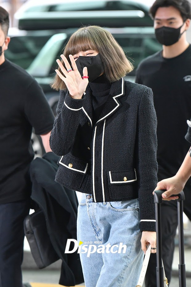 Jennie (BLACKPINK) diện đồ nửa kín nửa hở đi chơi ở Paris khiến netizen phát sốt - Hình 3